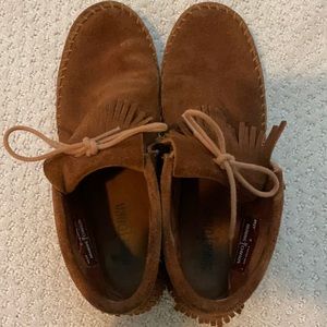 Minnetonka women’s size 9 shoe